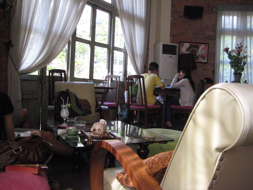 cafe acoustic quận 1