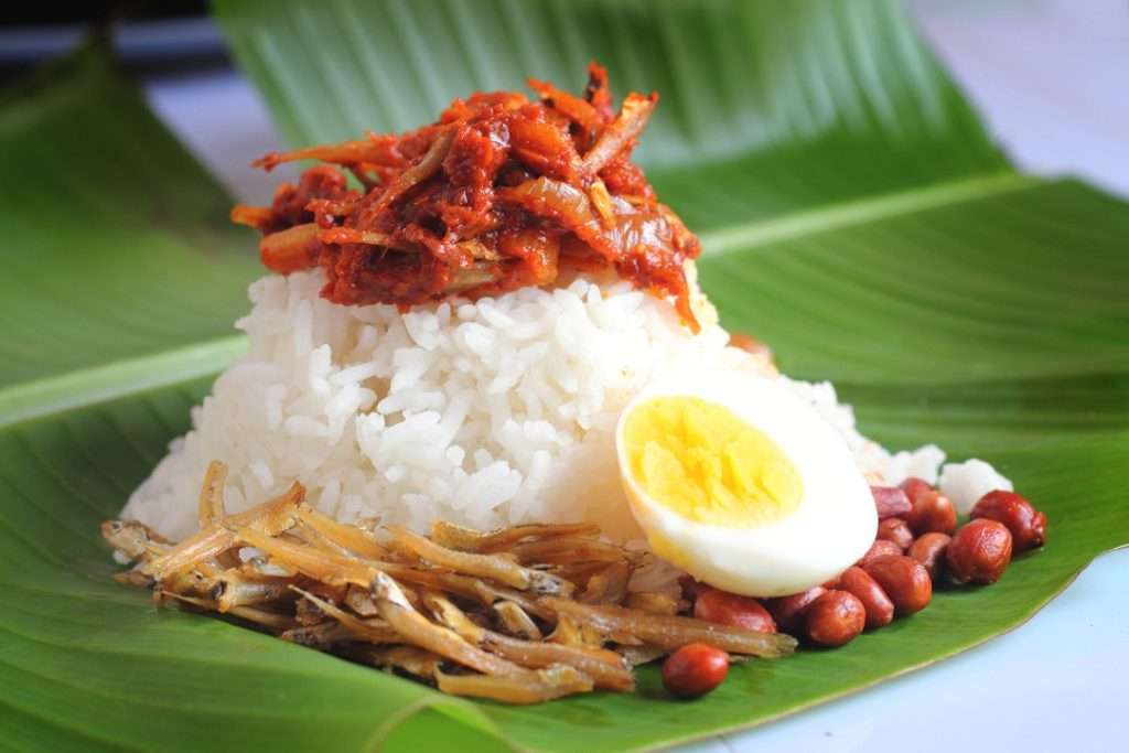 Món Nasi Lemak - Đặc sản Malaysia