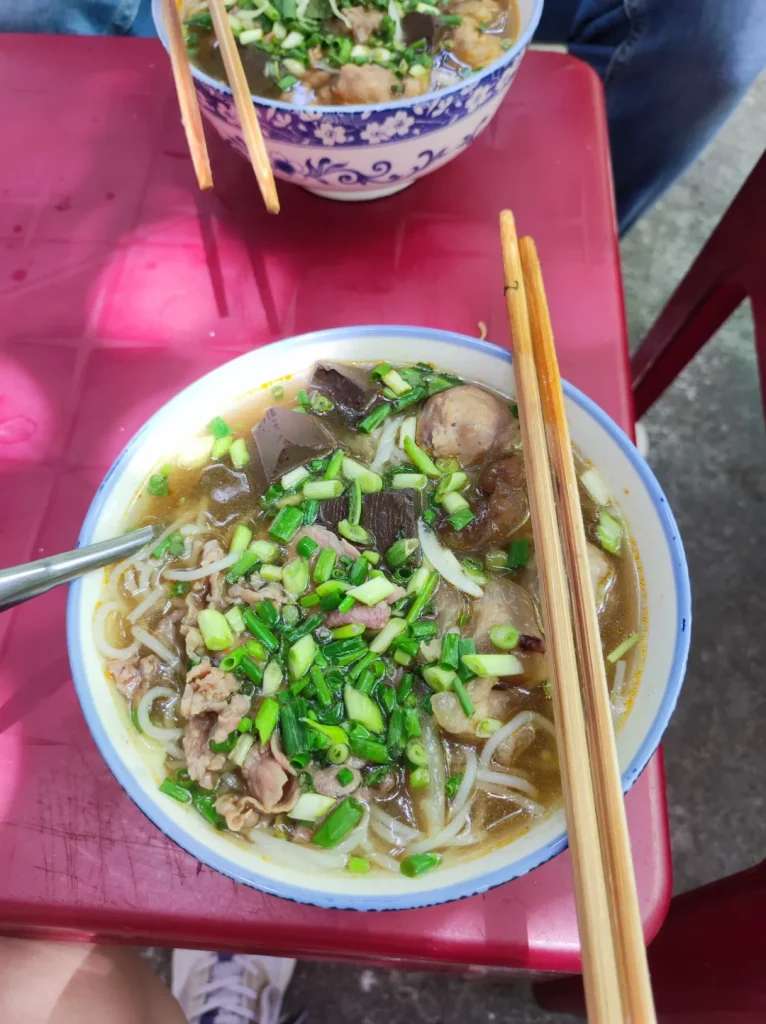 Bát bún bò lò củi