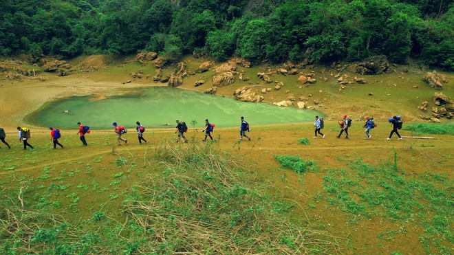 Phát hiện thung lũng hoang sơ cách Hà Nội hơn 100km, du khách ví như "kỳ quan thiên nhiên ẩn trong rừng"- Ảnh 3.