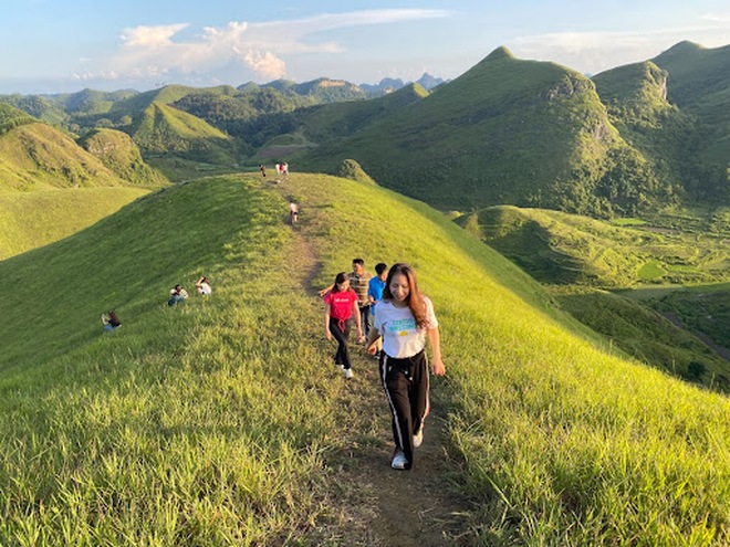 Phát hiện đồi cỏ như thảo nguyên nước ngoài ngay miền Bắc, cách Hà Nội hơn 300km, cực lý tưởng để săn mây- Ảnh 8.