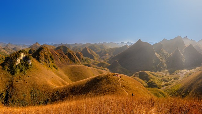 Phát hiện đồi cỏ như thảo nguyên nước ngoài ngay miền Bắc, cách Hà Nội hơn 300km, cực lý tưởng để săn mây- Ảnh 6.