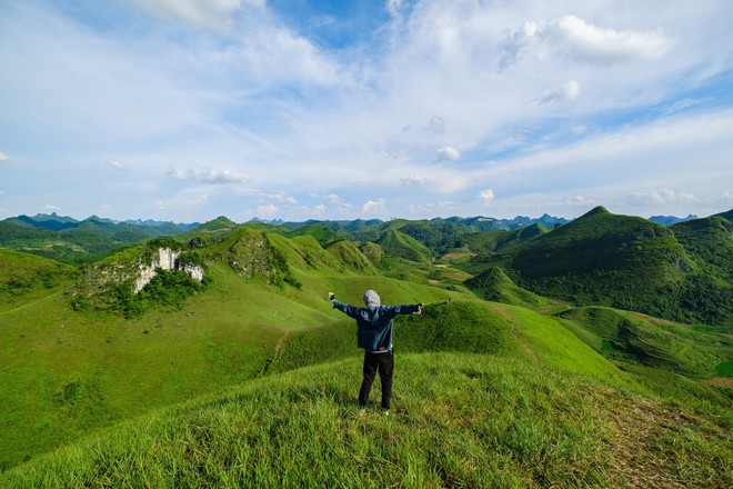 Phát hiện đồi cỏ như thảo nguyên nước ngoài ngay miền Bắc, cách Hà Nội hơn 300km, cực lý tưởng để săn mây- Ảnh 9.