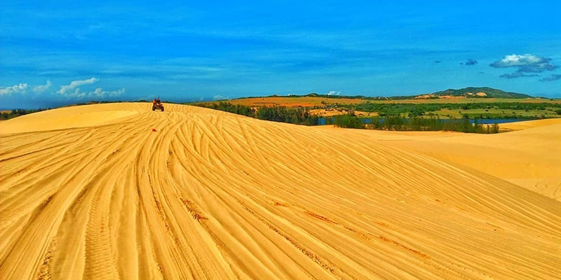 Việt Nam có 1 nơi nổi tiếng hoang sơ, được ví như "tiểu Sahara", có “bãi đá nhiều màu sắc nhất”, giá lại rất bình dân: đón hơn 4,58 triệu lượt khách từ đầu năm 2024- Ảnh 7.