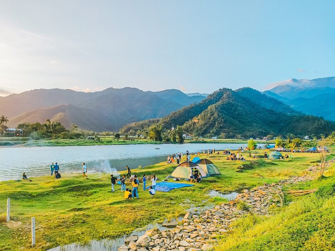 Phát hiện một "vịnh Hạ Long thu nhỏ" ở Đà Nẵng, cách thành phố 20km, du khách nhận xét yên bình như tranh- Ảnh 11.