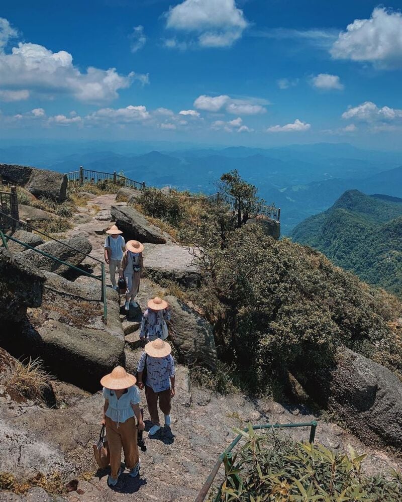 Điểm đến tâm linh tuyệt mỹ cách Hà Nội hơn 100km: Du khách ngắm khung cảnh hùng vĩ, tạm lánh chốn xô bồ nhân gian- Ảnh 3.