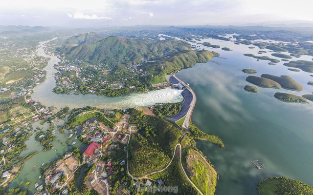 Nơi hiếm hoi trên Bản đồ Việt Nam 1976: Không lưu tên khi tách tỉnh, nay ‘cõng’ công trình 2 kỷ lục thế giới- Ảnh 7.